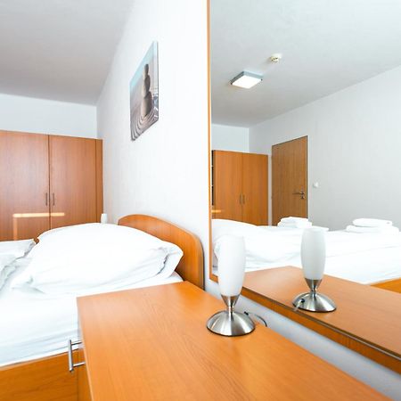 Hotel Garni Vsb Ostrava Bagian luar foto