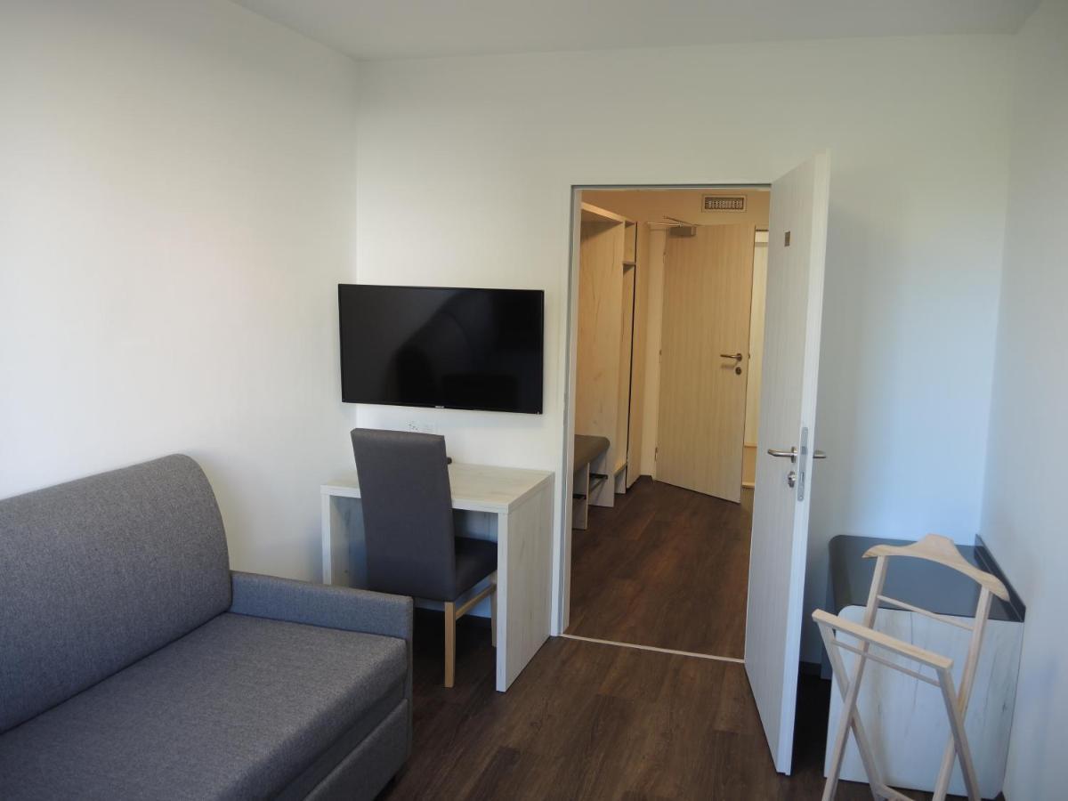 Hotel Garni Vsb Ostrava Bagian luar foto