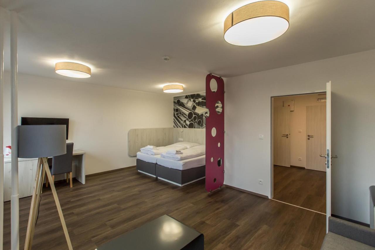 Hotel Garni Vsb Ostrava Bagian luar foto