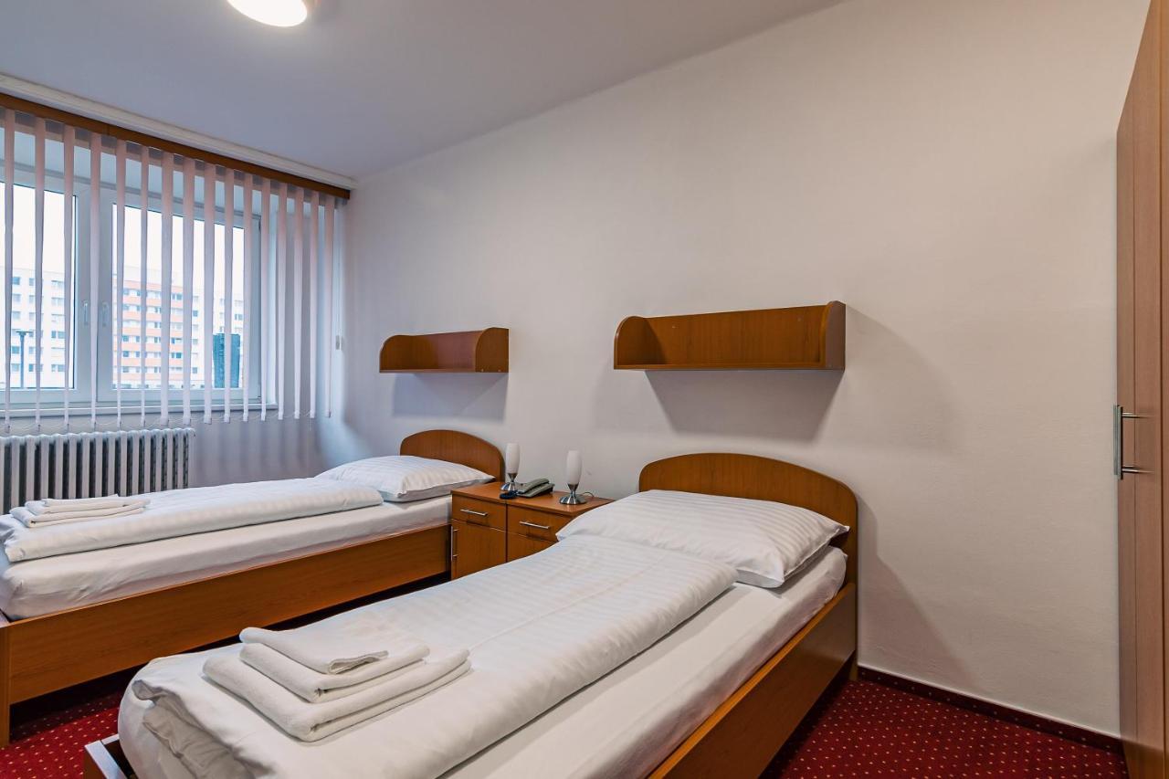 Hotel Garni Vsb Ostrava Bagian luar foto