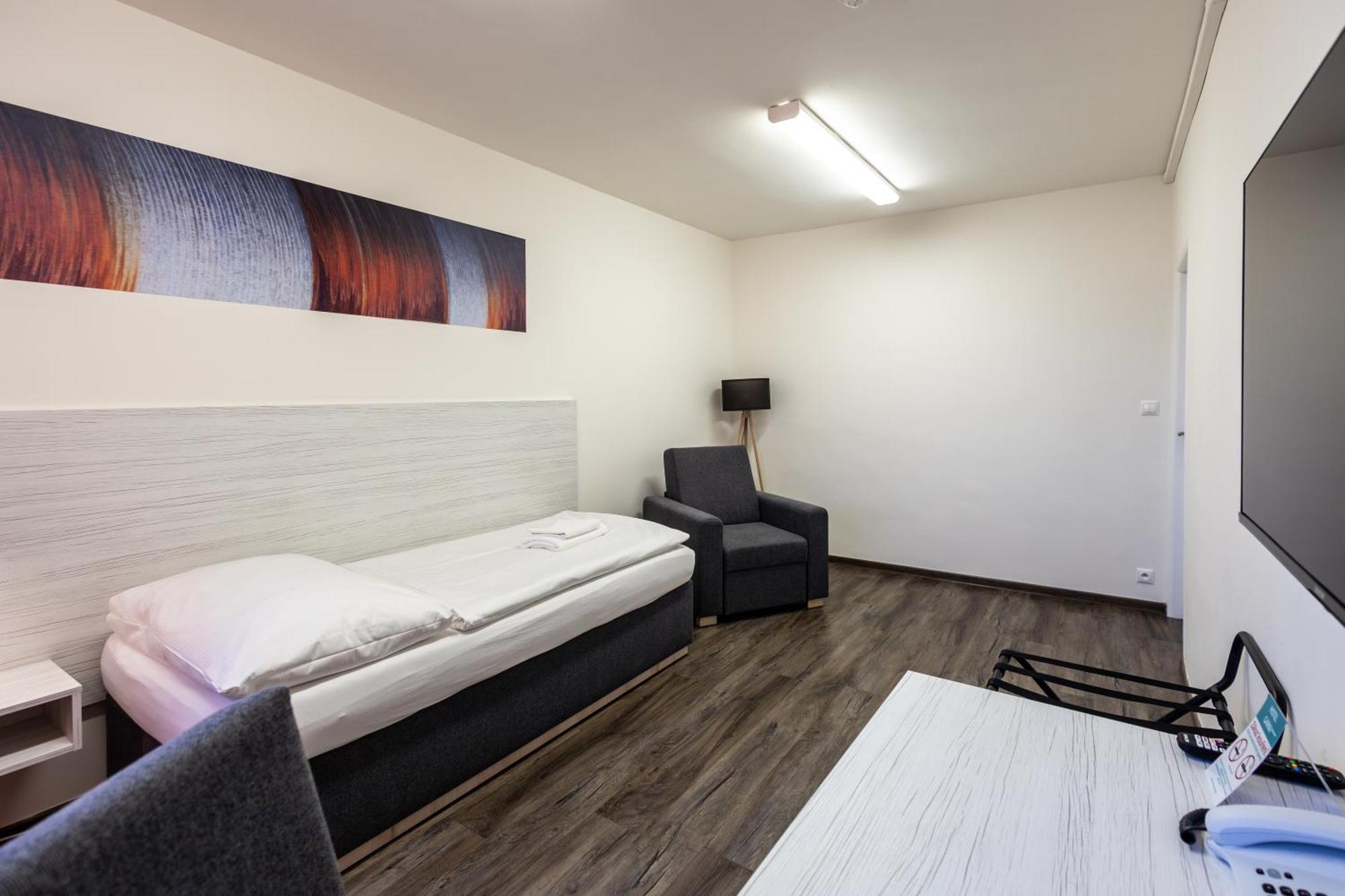 Hotel Garni Vsb Ostrava Bagian luar foto