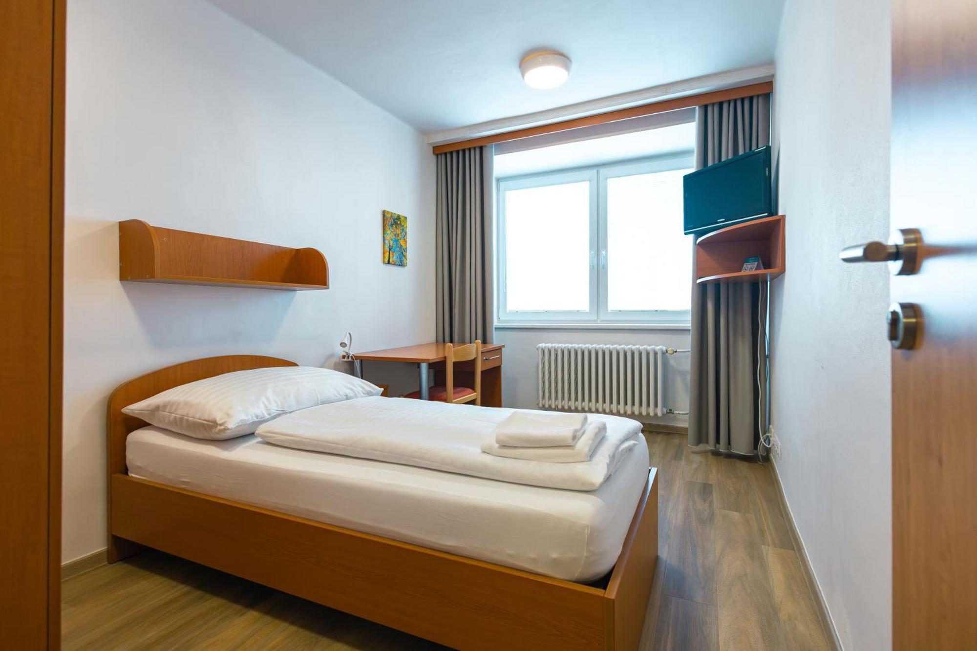 Hotel Garni Vsb Ostrava Bagian luar foto