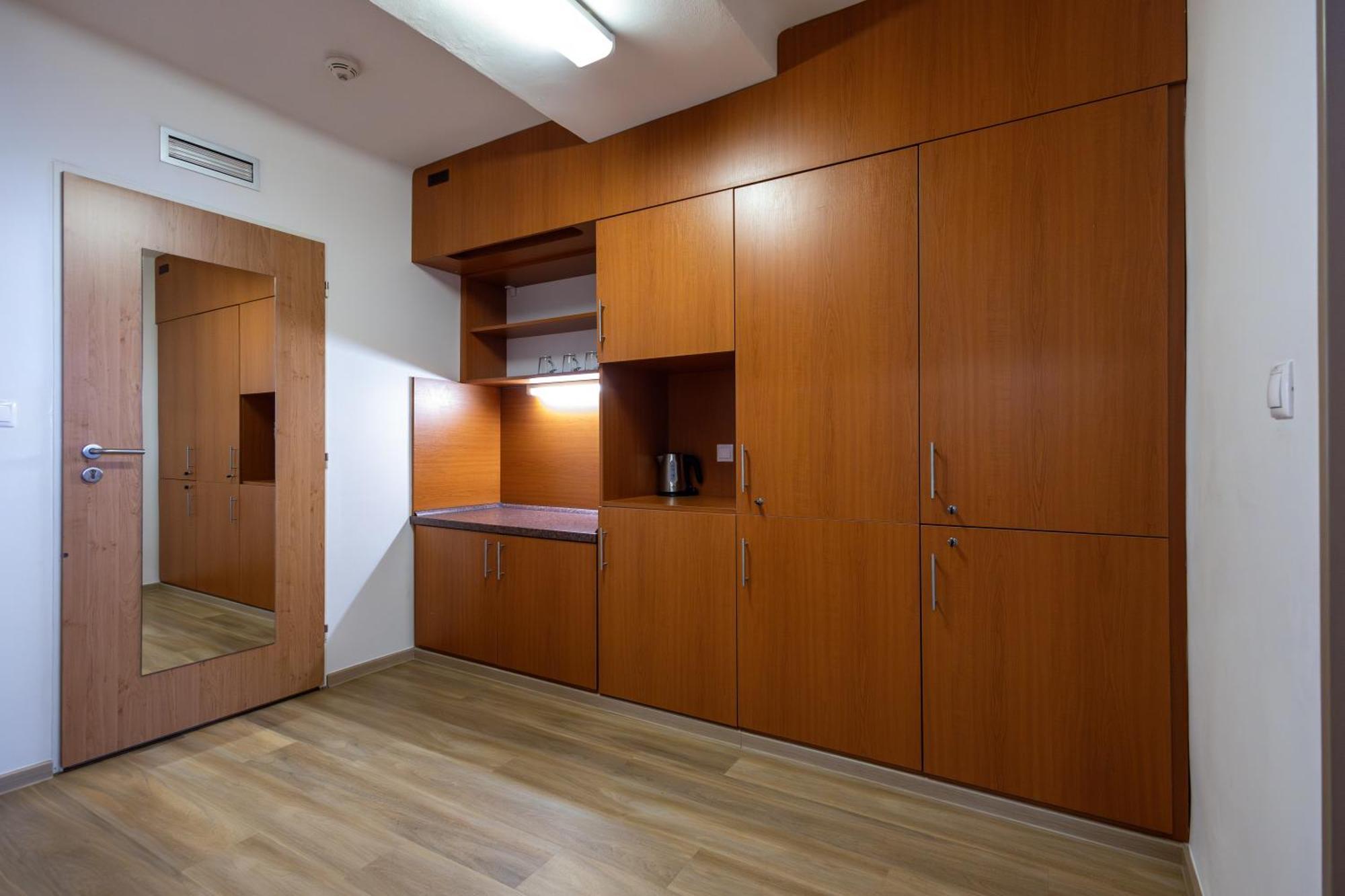 Hotel Garni Vsb Ostrava Bagian luar foto
