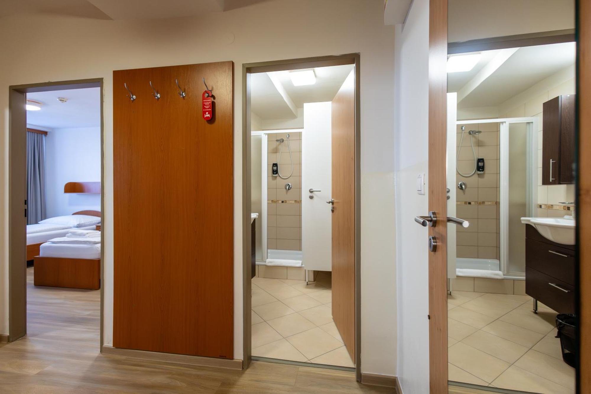 Hotel Garni Vsb Ostrava Bagian luar foto